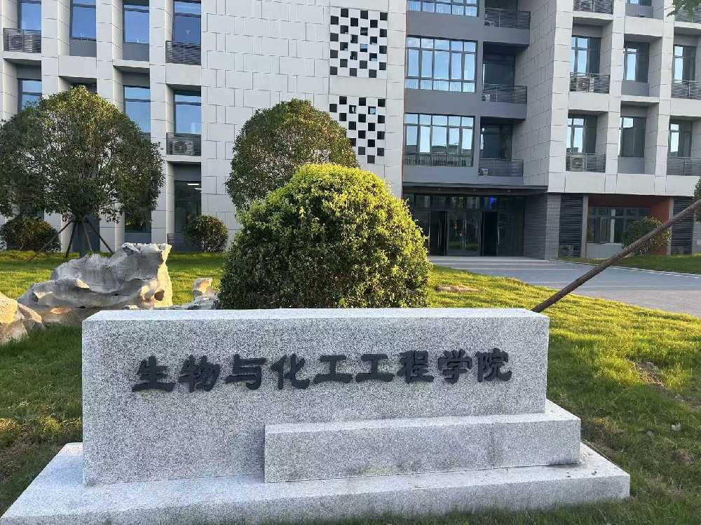 五通桥区扬州职业大学体育场高杆灯项目